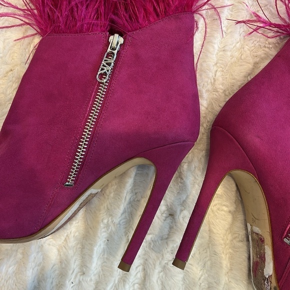 Michael Kors Fuchsia ostrich Feathered Women's Ankle Boots size 8 women’s - Picture 6 of 10